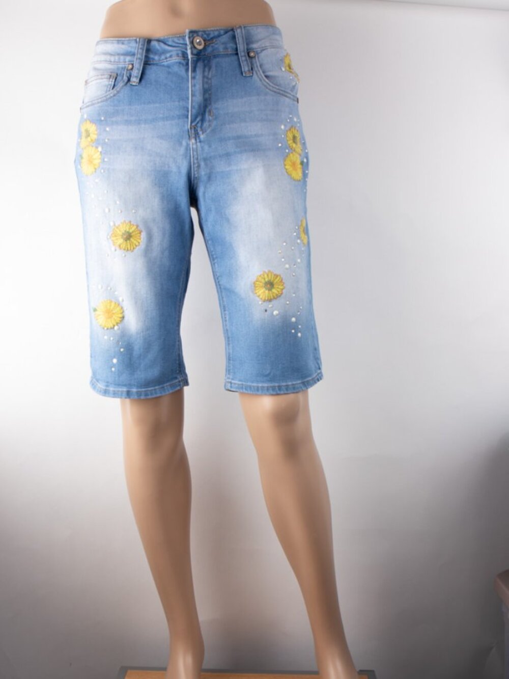 Hydraulic Jean Shorts Flower Detail 12 (31 X 21) Women's-  See Details